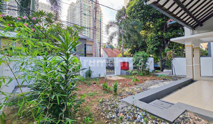 Rumah 2 Lantai Bagus Lokasi Tenang di Jl. Kerinci 8 2