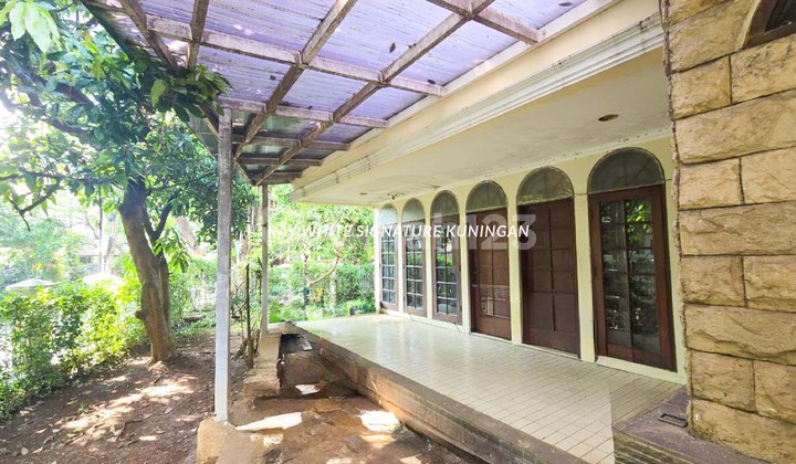 Rumah Lama Lokasi Prime di Jl Karang Asem 1 Kuningan Posisi Hook