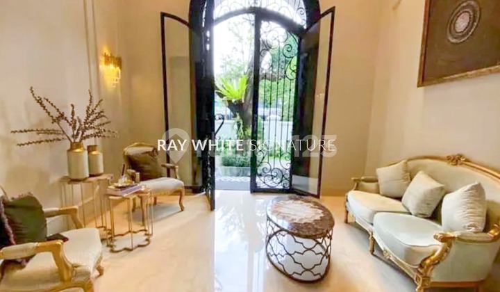 Luxury Home on Jl. Panglima Polim X Perfect for Living Luxury Home on Jl. Panglima Polim X Perfect for Living