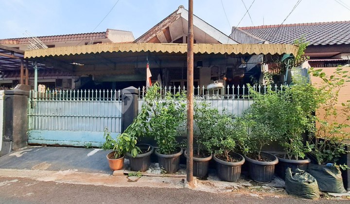 Decent Livable SHM House on Jl Kejaksaan 3 Pondok Bambu