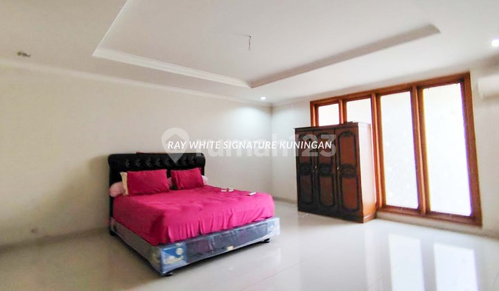 Rumah Siap Huni dengan Swimming Pool di Jl Dwijaya 2 Radio Dalam 2