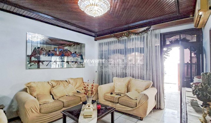Ready-to-Occupy 2-Story House Suitable for Boarding on Jl Danau Dibawah 2