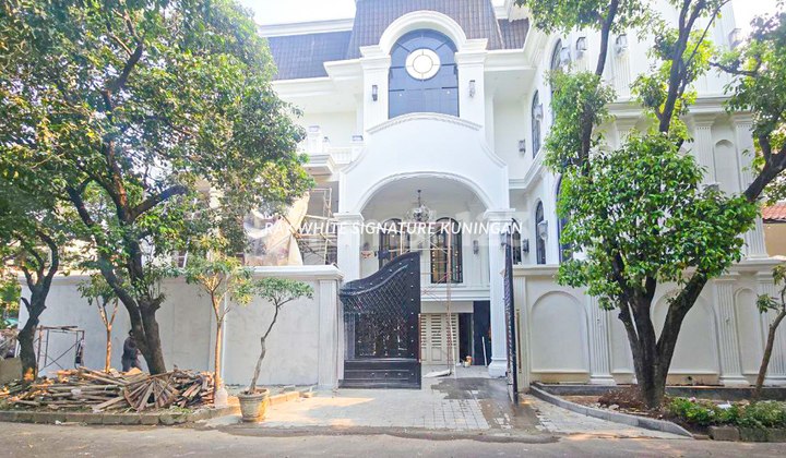  Luxury Modern Classic House di Metro Hijau dengan Private Lift