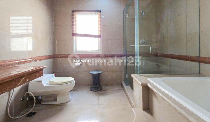 3-Story Ready-to-Occupy House on Jl Setiabudi VI, Suitable for Boarding 2