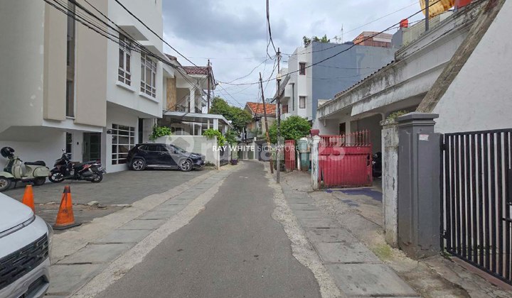 House Suitable for Boarding or Office on Jl Setiabudi Timur 2