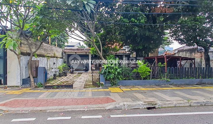 Rumah Tua Zona Komersial di Pondok Bambu Batas Cocok untuk Gudang