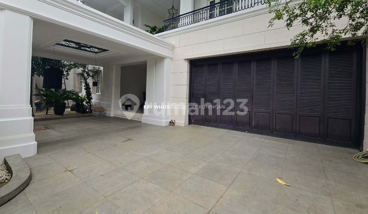 Rumah Mewah Siap Huni 3 Lantai di Jl Karang Asem Lokasi Nyaman 2