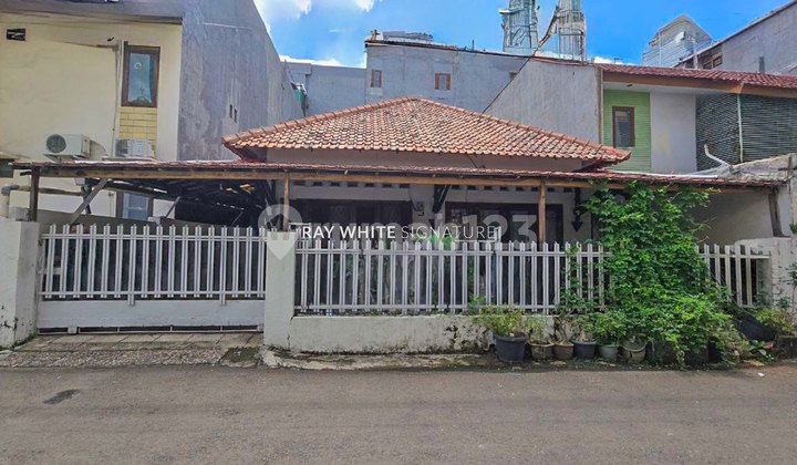 Rumah Lama Cocok Untuk Kost di Jl Setiabudi V Dekat Perkantoran Rumah Lama Cocok Untuk Kost di Jl Setiabudi V Dekat Perkantoran
