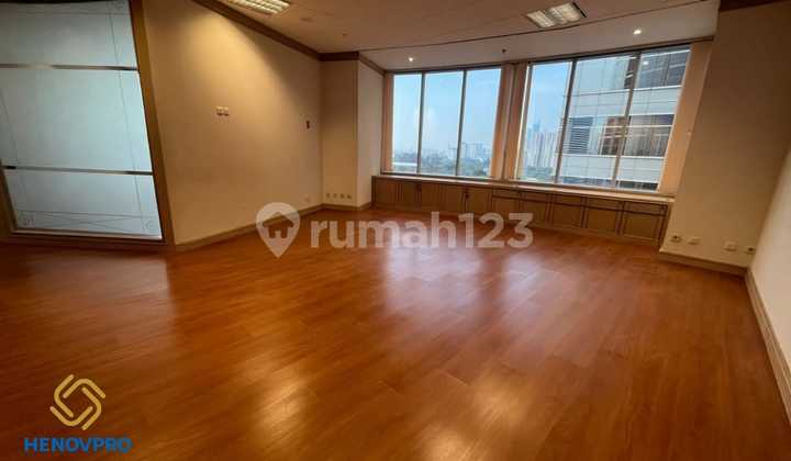 Ultra luxury wood-themed office space, ready to move in, brand new unit