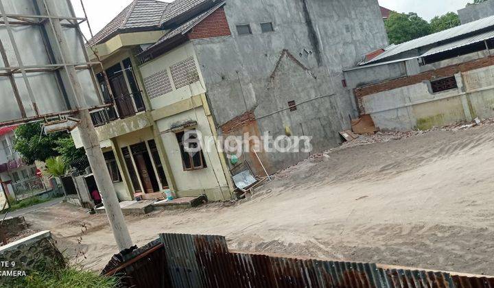 Tanah dijalan utama di kota Mataram 2