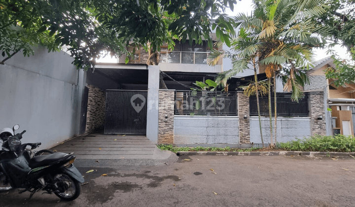 Dijual Rumah Nyaman Asri Full Furnished di Persahabatan Timur Jakarta Timur 1