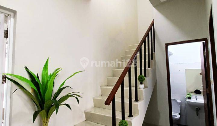 Rumah 2 Lantai Bagus Furnished SHM di Premier Park 2, Tangerang 1