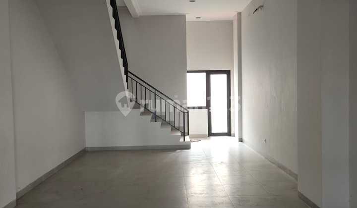 For Rent: Mega Kuningan 3-Story Shop House Size 4.5x18 Price 150 Million/Year Ready to Occupy