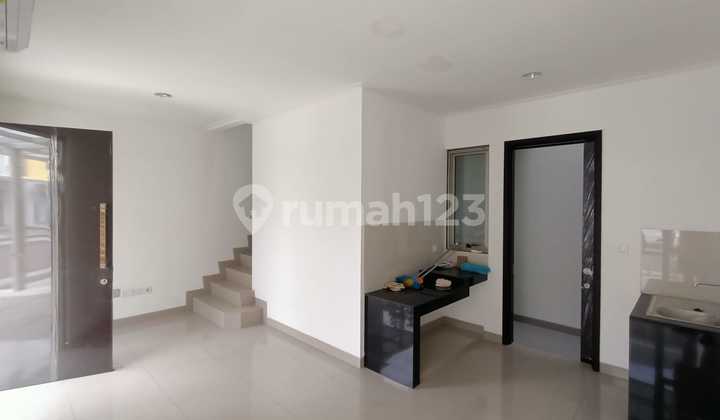 Disewa Rumah PIK Ukuran 6x10 Semi Furnish Harga 60 Juta/Tahun Siap Huni