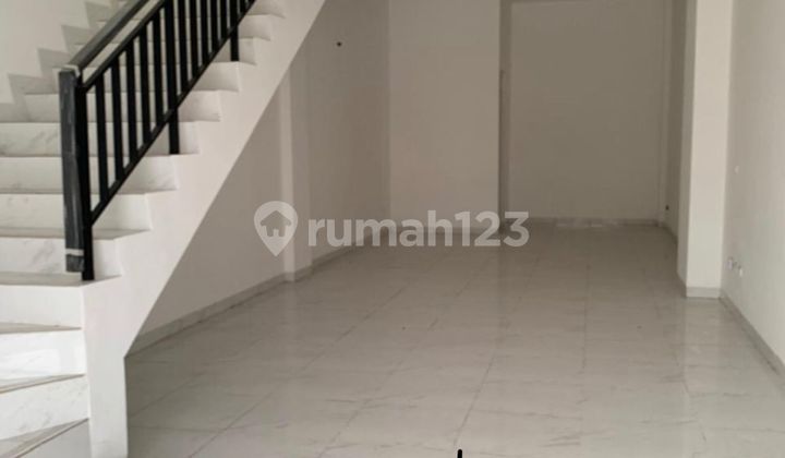 Disewa Ruko Ebony 2 Muka Ukuran 4,5x18 3 Lantai Harga 400 Juta/Tahun Siap Huni