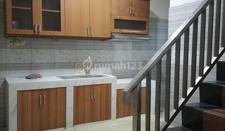 Rumah 2 Lantai Bagus SHM di Kelapa Dua, Tangerang 1