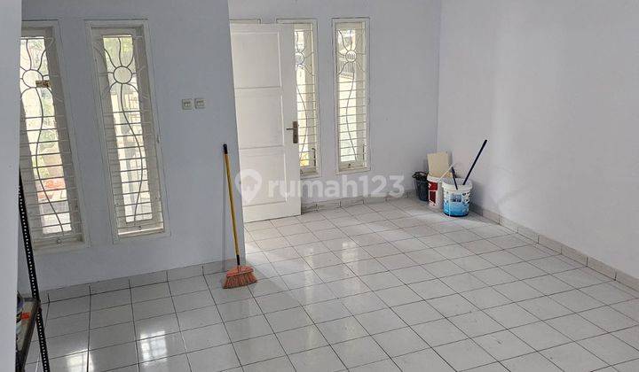 Rumah 2 Lantai Bagus Unfurnished SHM di Cluster Mahoni, Tangerang 2