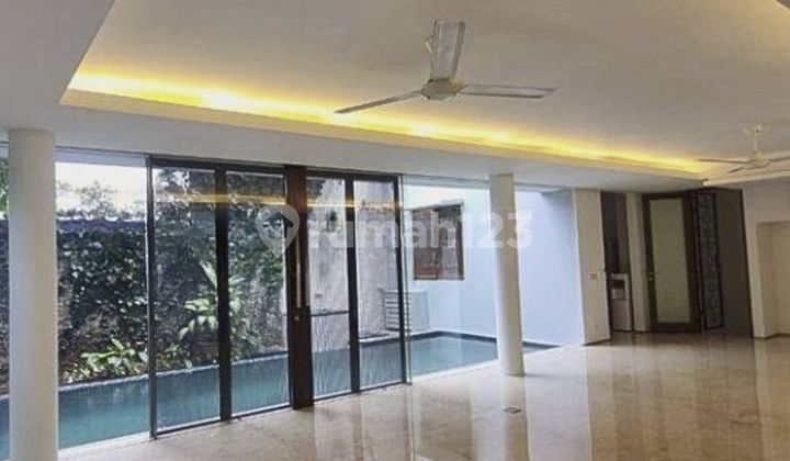 For Rent Town House 3 BR in Scbd/Senopati Area South Jakarta Std555