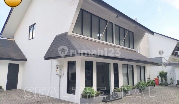 Disewakan Rumah/Kantor di Area Kebayoran Baru/Senayan/Blok M Jakarta Selatan Std646