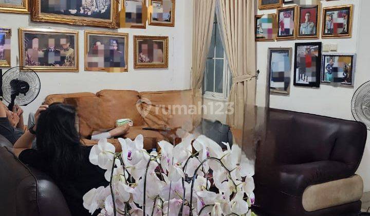 Rumah 2 Lantai Bagus Semi Furnished SHM di The Golf Residence, Tangerang 2