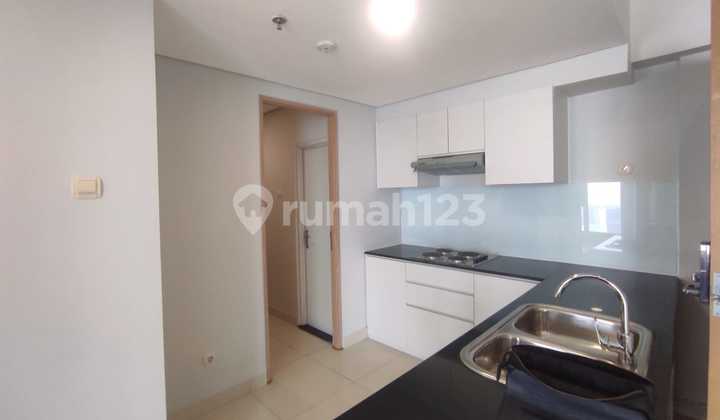 Nice Ready-to-Occupy Apartment with Urban View in West Jakarta 2