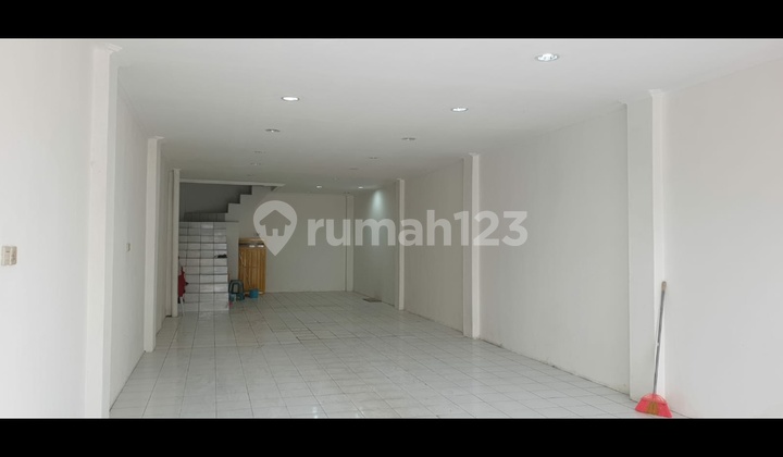 Shop house in Pamulang, South Tangerang 75 m, Good