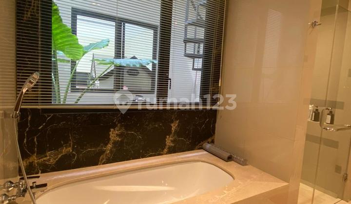 A nice luxurious house in Navapark BSD Tangerang. 2