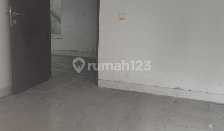 Rumah 2 Lantai Bagus Unfurnished di Premier Village , Tangerang 2