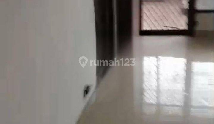 ruang keluarga rumah 2 lantai, murah, shm,