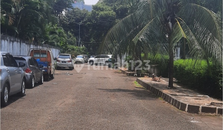 Widya Chandra Komplek Menteri. Scbd. Senopati. Jakarta Selatan. 2