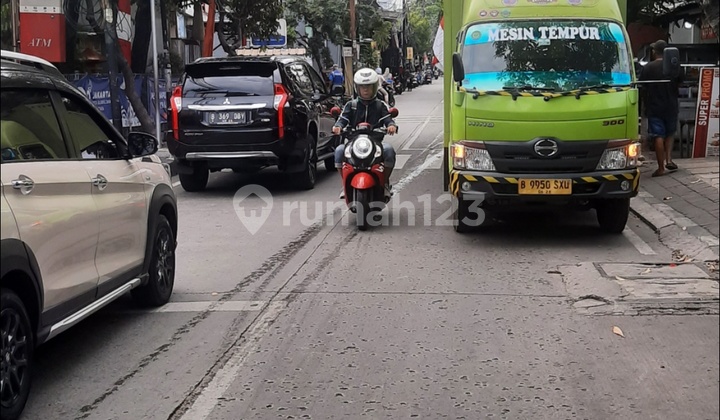 Cheap Old House Land Calculation Sold on North Jakarta Main Road.