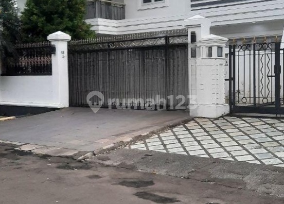 Rumah Murah Hoek 2 Lantai di Intercon Kebun.jeruk Jakarta Barat. 2