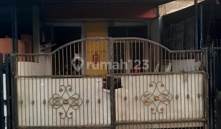 Rumah 2,5 Lantai di Taman Palem Blok A, Jakarta Barat