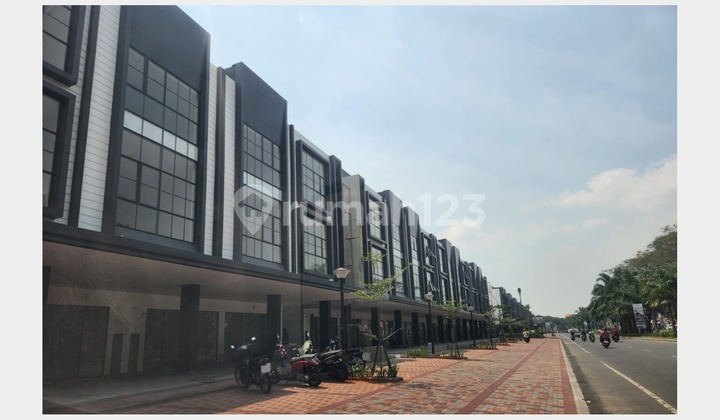 For Rent: Maison De Wisteria Shop House in Metland Menteng, East Jakarta. Ready to Use, Busy Commercial Area (007)