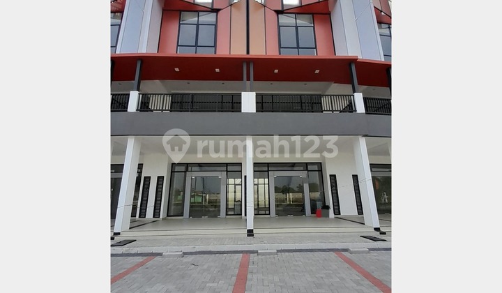 For Quick Lease: 3.5-Story Shop House on Gading Boulevard at Summarecon Crown Gading, Bekasi 037 1