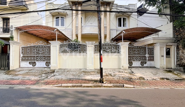 Disewakan/Dikontrakan Rumah di Pusat Kota Semi Furnished Dekat Monas di Jalan Syamsu Rizal, Menteng, Jakarta Pusat 2