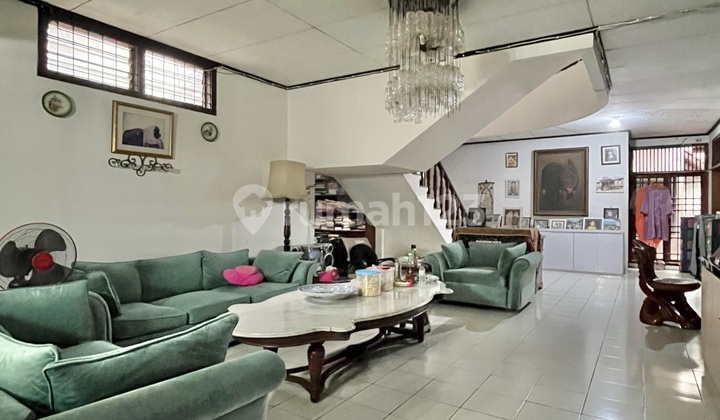 Hitung Tanah , Dijual Rumah Tua Hitung Tanah di Area Senopati scbd, Jalan Tulodong, Jakarta Selatan