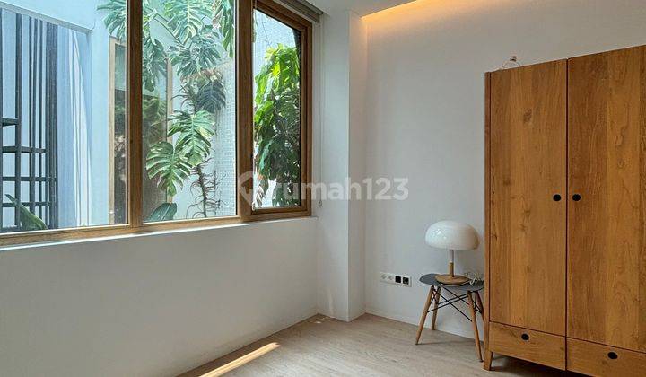 Rumah Cantik Tropical Minimalis, Dijual Rumah Bangunan 3 Lantai + Rooftop Cantik, Tropical, Dan Siap Huni, di Area Senopati Kebayoran Baru, Jalan Cibulan, Jakarta Selatan 2