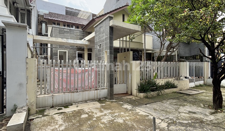 JARANG ADA!! Rumah Harga Menarik di area Kebayoran Baru! at Jalan HANG LEKIR