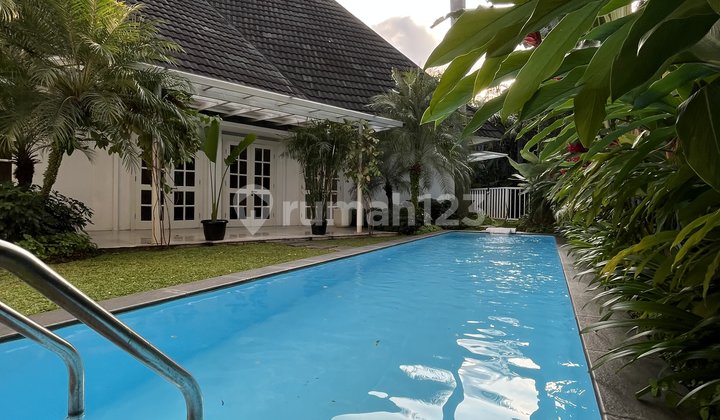 Rumah Lokasi Premium Kebayoran Baru, Dijual Rumah Siap Huni Lokasi Premium dekat Strategis di area Kebayoran Baru, Jakarta Selatan