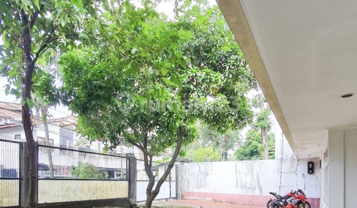 Di Jual Rumah Bangunan Lama Hitung Tanah Cocok untuk Bangun Ulang di Prime Area Lokasi Strategis dekat Senopati Cikajang di Jalan Cipaku, Kebayoran Baru, Jakarta Selatan