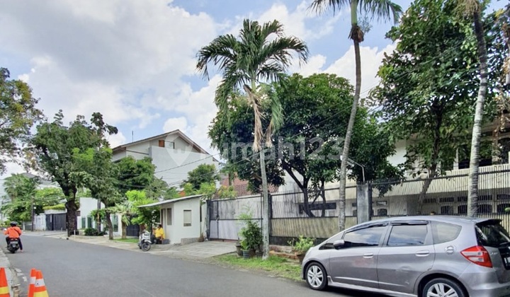 Rumah Tua Hitung Tanah Lokasi Strategis di Area Kebayoran Baru, Jakarta Selatan