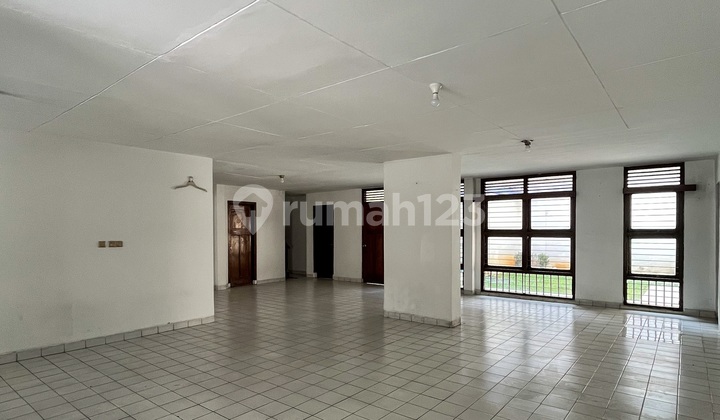 BEST PRICE!! Rumah Secondary di area Kebayoran Baru, Jakarta Selatan. JL Panglima Polim 2