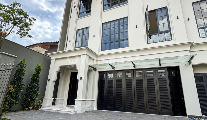Dijual Rumah Cantik Mewah American/European Classic di Prime Area Elit Semi Furnished Siap Huni di Jalan Cibeber, Kebayoran Baru, Jakarta Selatan