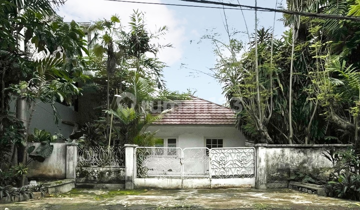 ATTRACTIVE PRICE! Land Measurement House in Kebayoran Baru area at Dempo Street, South Jakarta