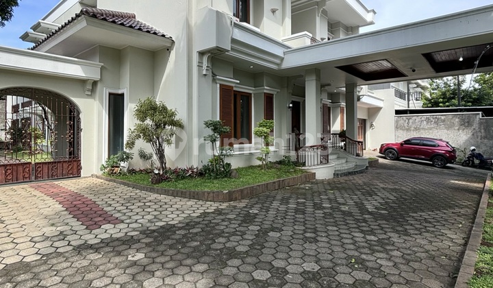 For Rent/Lease Large Spacious House in a Strategic and Elite Location, Semi-Furnished Ready to Occupy on Jalan Sekolah Duta, Pondok Indah, South Jakarta. 2