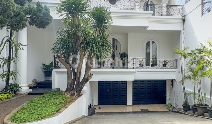 Disewakan/Dikontrakan Rumah Cantik di Prime Area Kemang Semi Furnished Siap Huni di Kemang Dalam, Jakarta Selatan