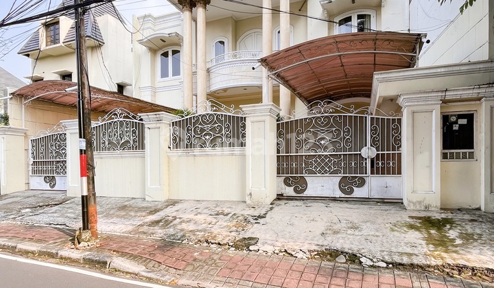 Disewakan/Dikontrakan Rumah di Pusat Kota Semi Furnished Dekat Monas di Jalan Syamsu Rizal, Menteng, Jakarta Pusat Disewakan/Dikontrakan Rumah di Pusat Kota Semi Furnished Dekat Monas di Jalan Syamsu Rizal, Menteng, Jakarta Pusat