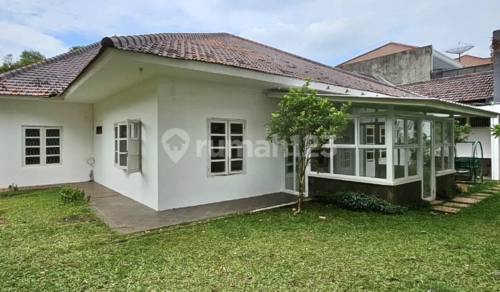 Tanah Luas Kebayoran Baru! Dijual Property Rumah Hunian Strategis Siap Huni Semi Furnished Dekat Senayan dan Pakubuwono di Jalan Martimbang, Kebayoran Baru, Jakarta Selatan