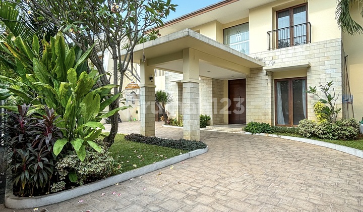 For Rent/Lease Beautiful Large Spacious Strategic House near Kemang and Kuningan Ready to Occupied Semi Furnished in West Pejaten, South Jakarta 2